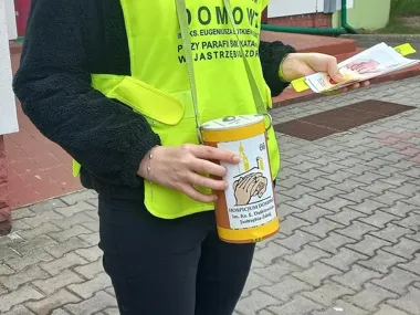 Wolontariusze z puszkami pojawią się na cmentarzach. Wesprą hospicjum