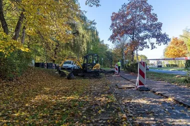 Nowy chodnik i droga dla rowerów przy al. Piechoczka. Prace potrwają do grudnia